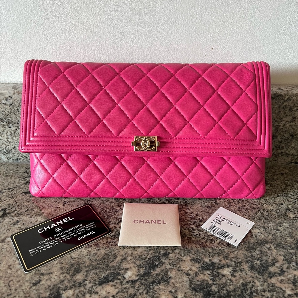 🎉Host Pick!🎉Chanel Boy Fold over Clutch